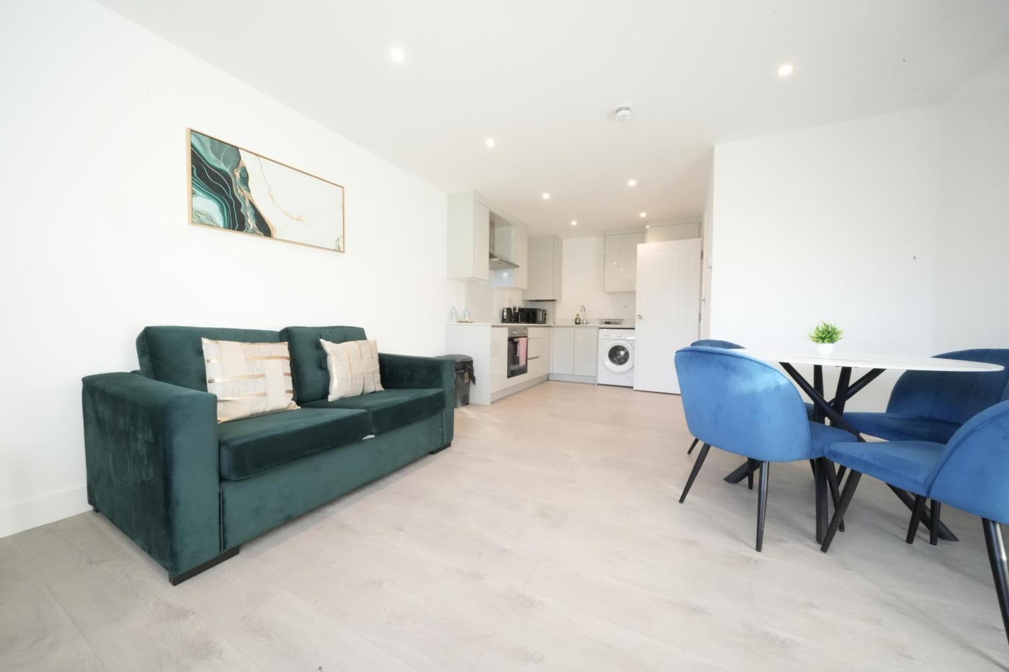10 Min Drive To Airport - Free Parking - 15 Min Bus Ride - Ev Charge Available Apartman Stanwell Kültér fotó