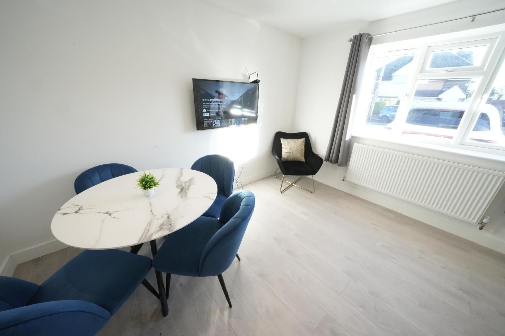 10 Min Drive To Airport - Free Parking - 15 Min Bus Ride - Ev Charge Available Apartman Stanwell Kültér fotó