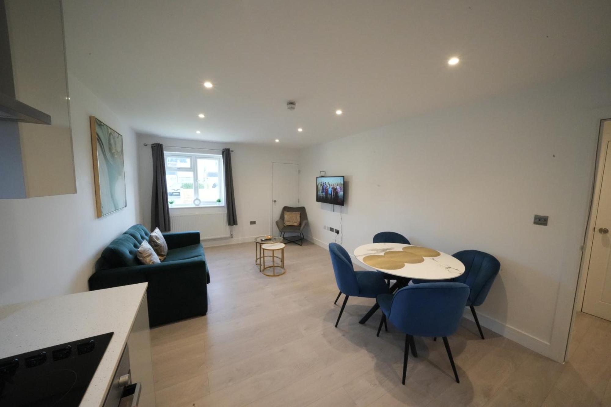 10 Min Drive To Airport - Free Parking - 15 Min Bus Ride - Ev Charge Available Apartman Stanwell Kültér fotó