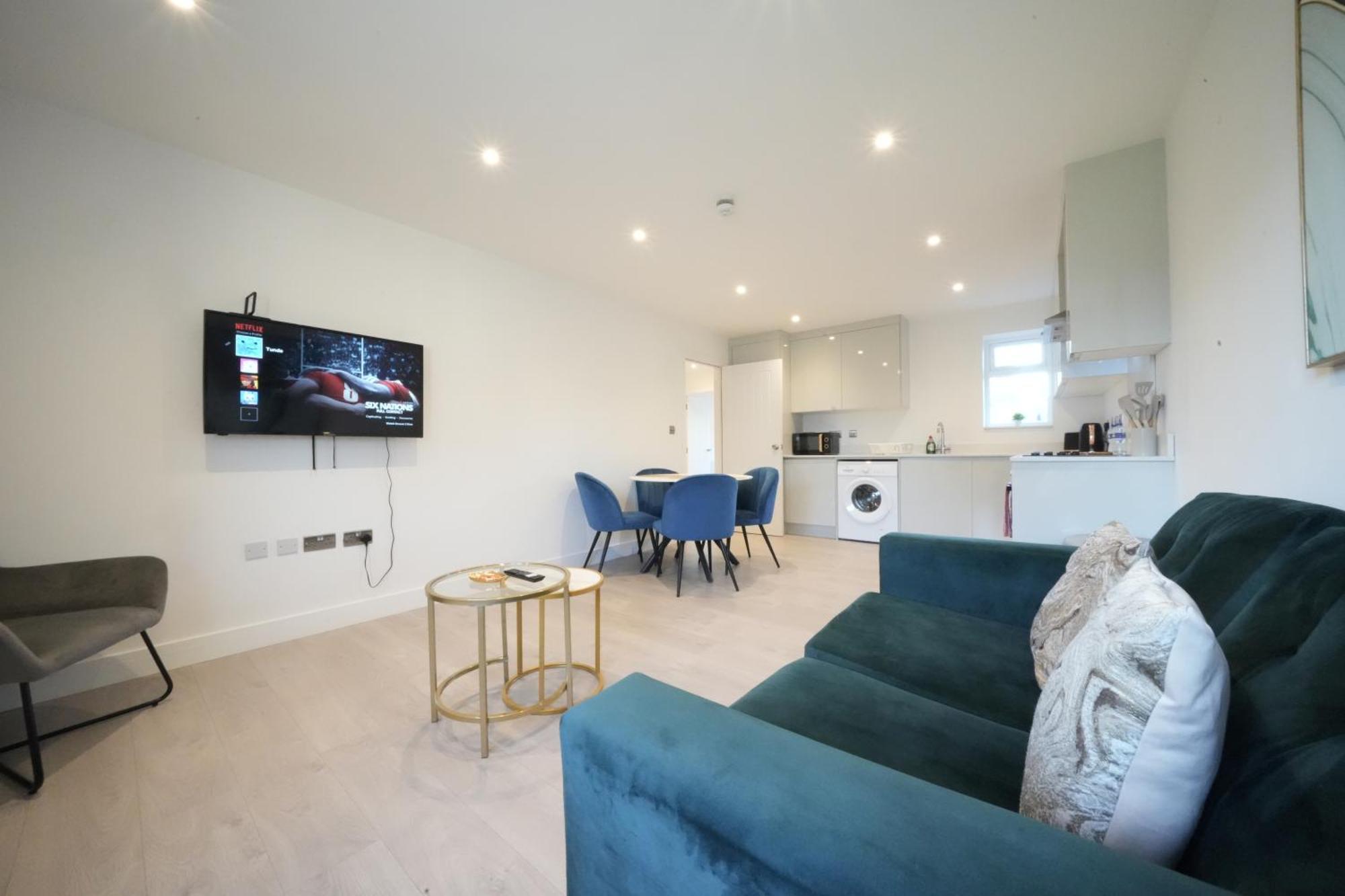 10 Min Drive To Airport - Free Parking - 15 Min Bus Ride - Ev Charge Available Apartman Stanwell Kültér fotó