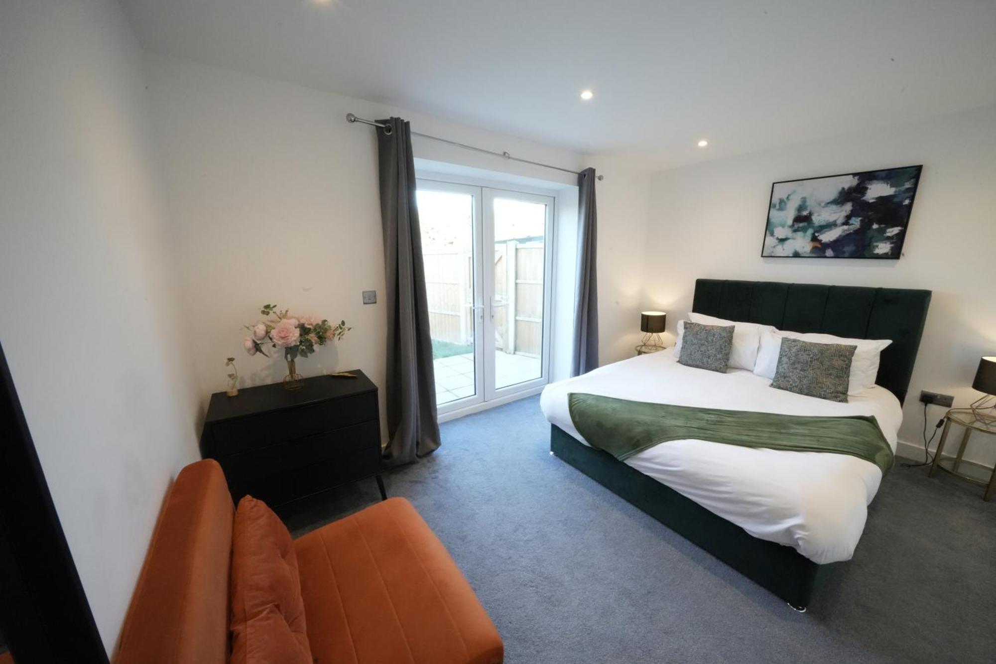 10 Min Drive To Airport - Free Parking - 15 Min Bus Ride - Ev Charge Available Apartman Stanwell Kültér fotó