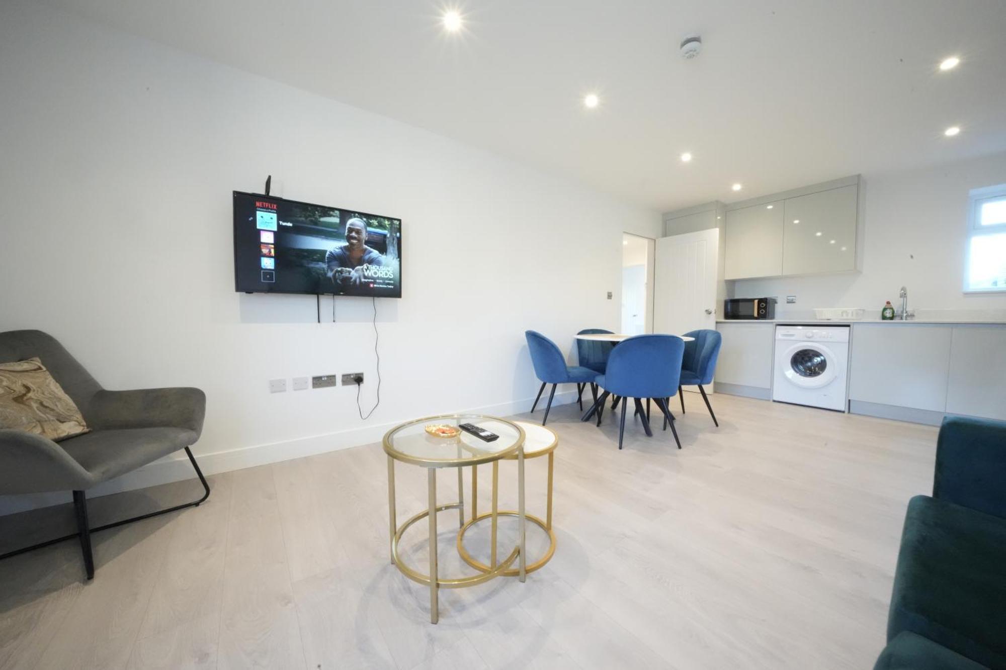 10 Min Drive To Airport - Free Parking - 15 Min Bus Ride - Ev Charge Available Apartman Stanwell Kültér fotó