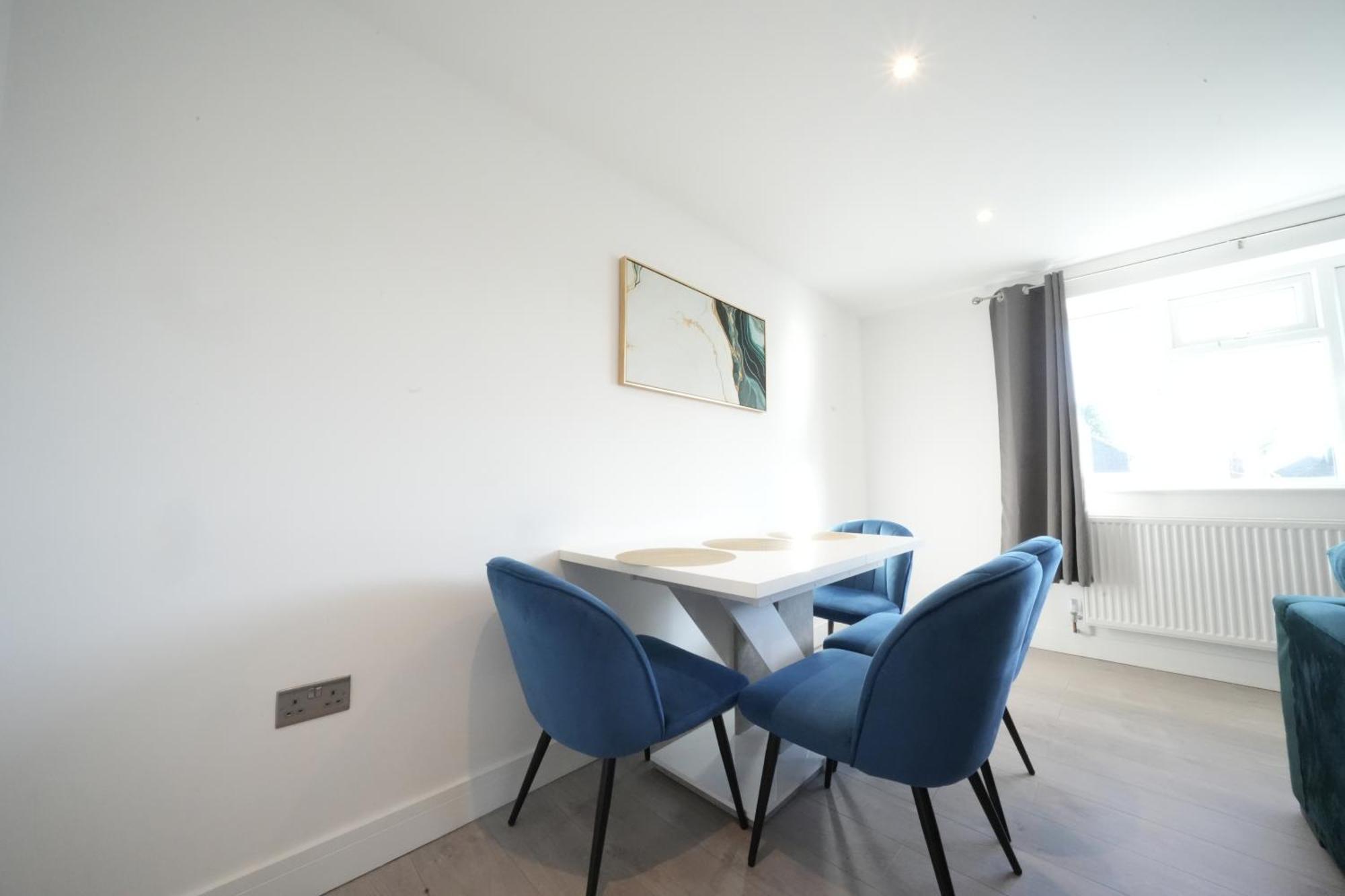 10 Min Drive To Airport - Free Parking - 15 Min Bus Ride - Ev Charge Available Apartman Stanwell Kültér fotó