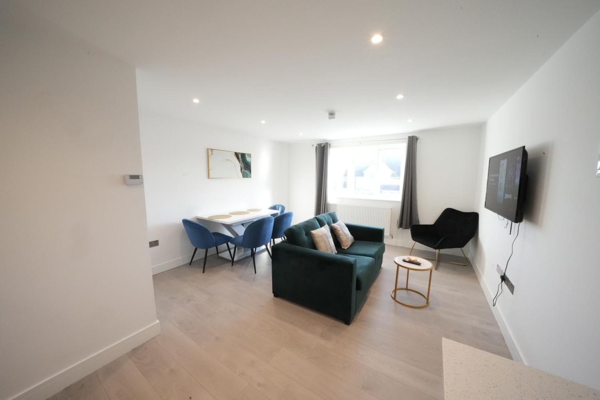 10 Min Drive To Airport - Free Parking - 15 Min Bus Ride - Ev Charge Available Apartman Stanwell Kültér fotó
