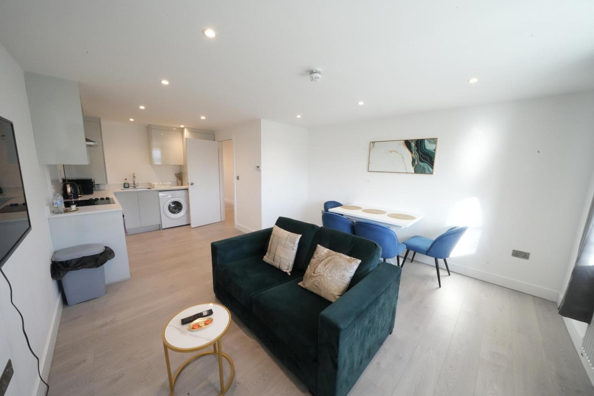 10 Min Drive To Airport - Free Parking - 15 Min Bus Ride - Ev Charge Available Apartman Stanwell Kültér fotó