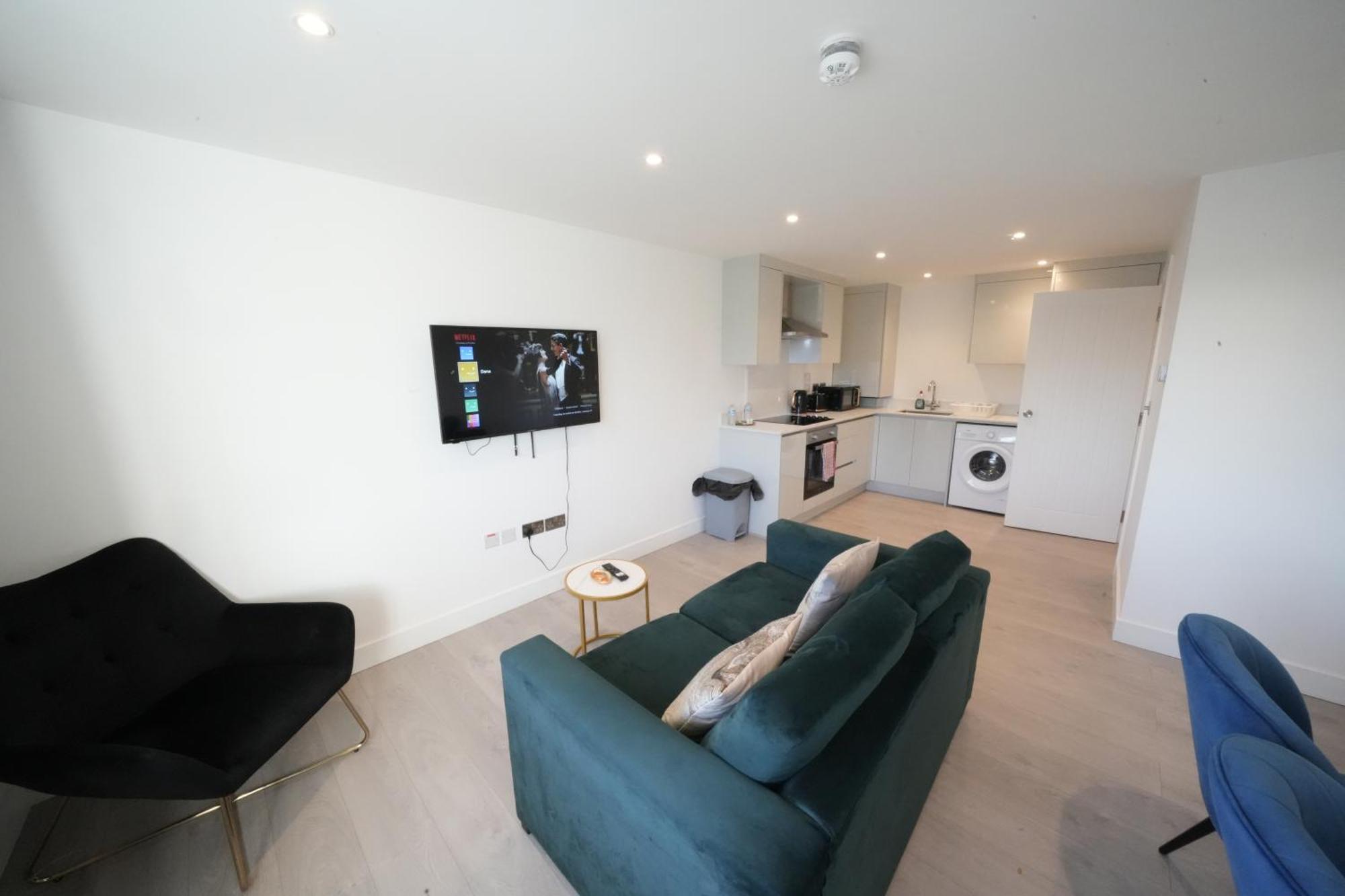 10 Min Drive To Airport - Free Parking - 15 Min Bus Ride - Ev Charge Available Apartman Stanwell Kültér fotó