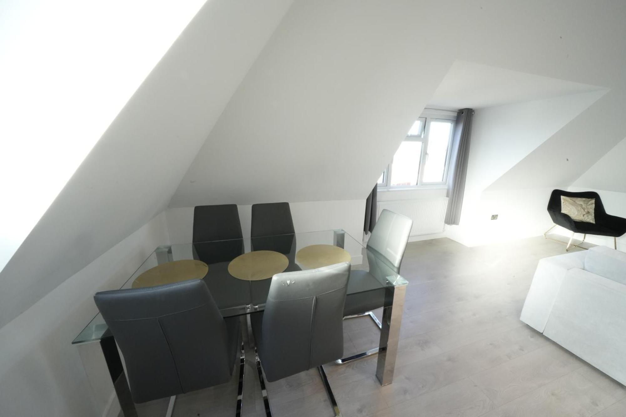 10 Min Drive To Airport - Free Parking - 15 Min Bus Ride - Ev Charge Available Apartman Stanwell Kültér fotó