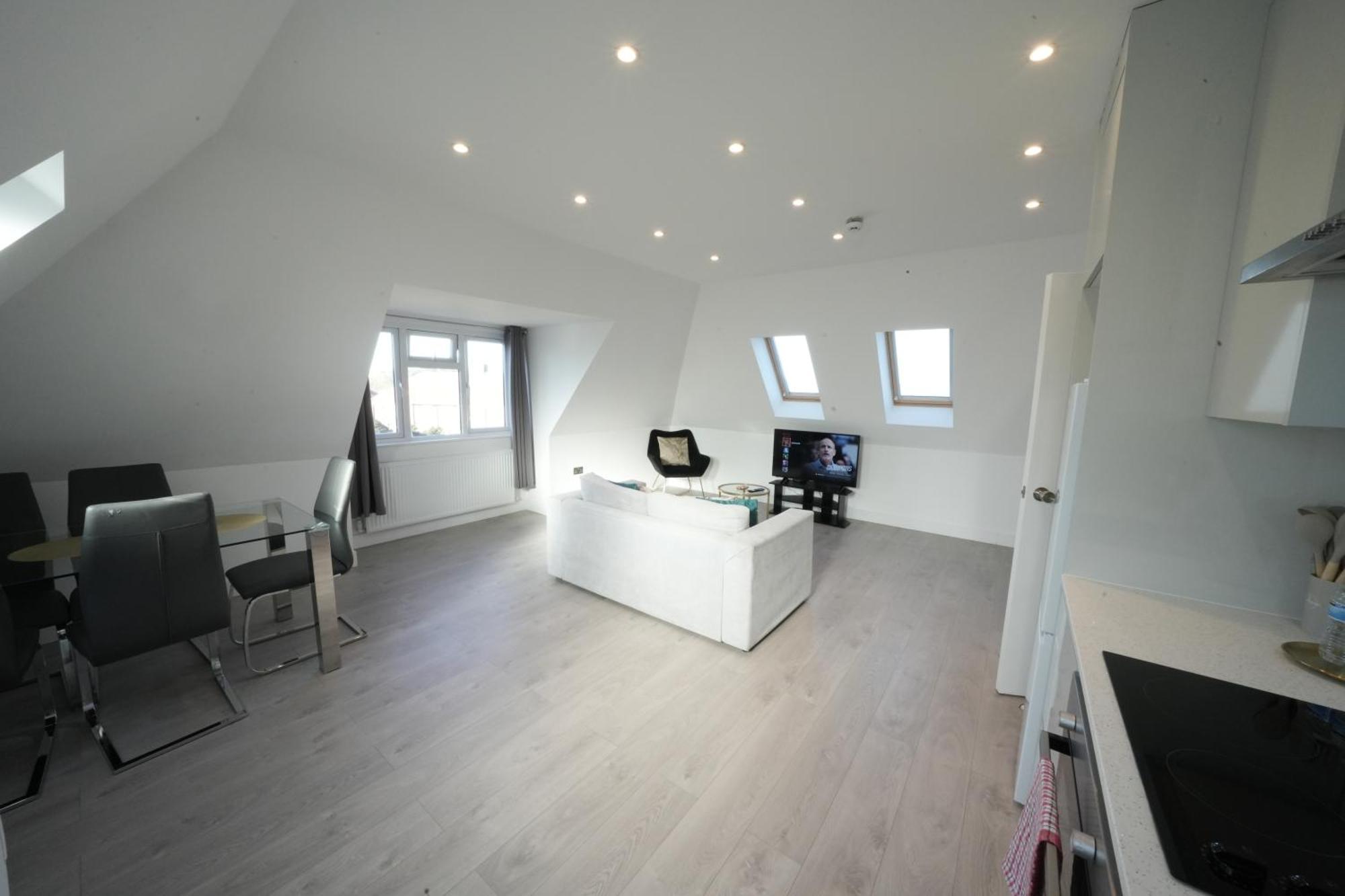 10 Min Drive To Airport - Free Parking - 15 Min Bus Ride - Ev Charge Available Apartman Stanwell Kültér fotó