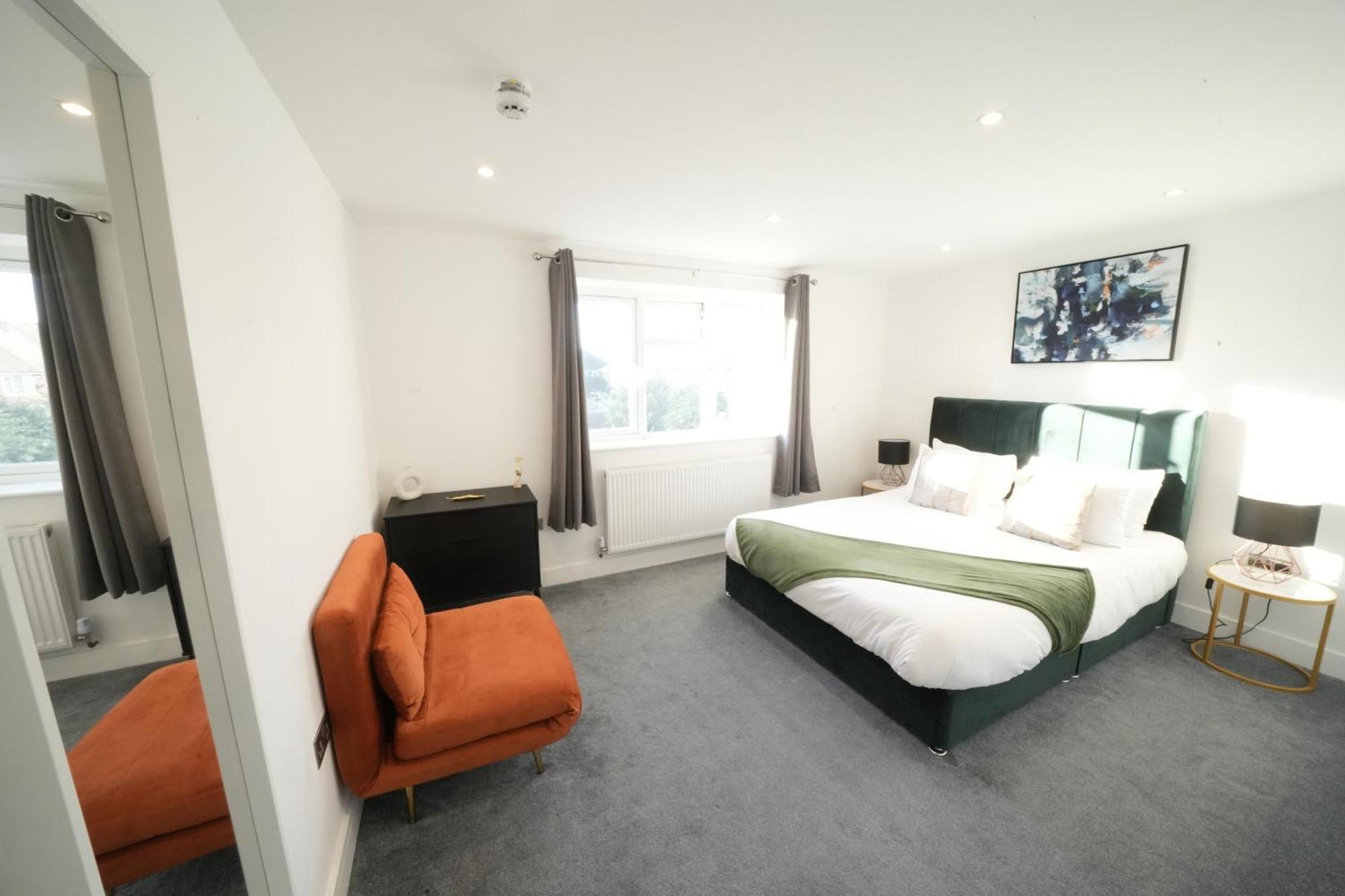 10 Min Drive To Airport - Free Parking - 15 Min Bus Ride - Ev Charge Available Apartman Stanwell Kültér fotó