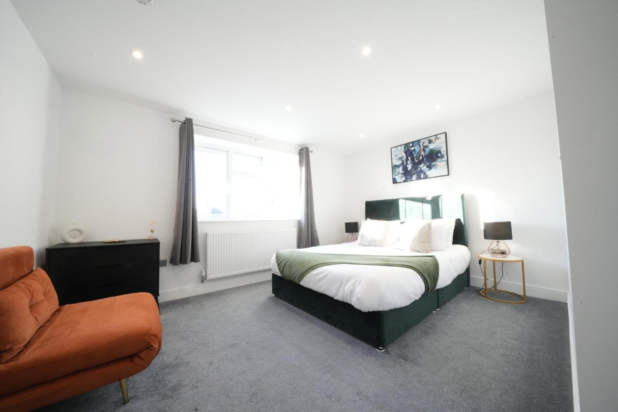 10 Min Drive To Airport - Free Parking - 15 Min Bus Ride - Ev Charge Available Apartman Stanwell Kültér fotó