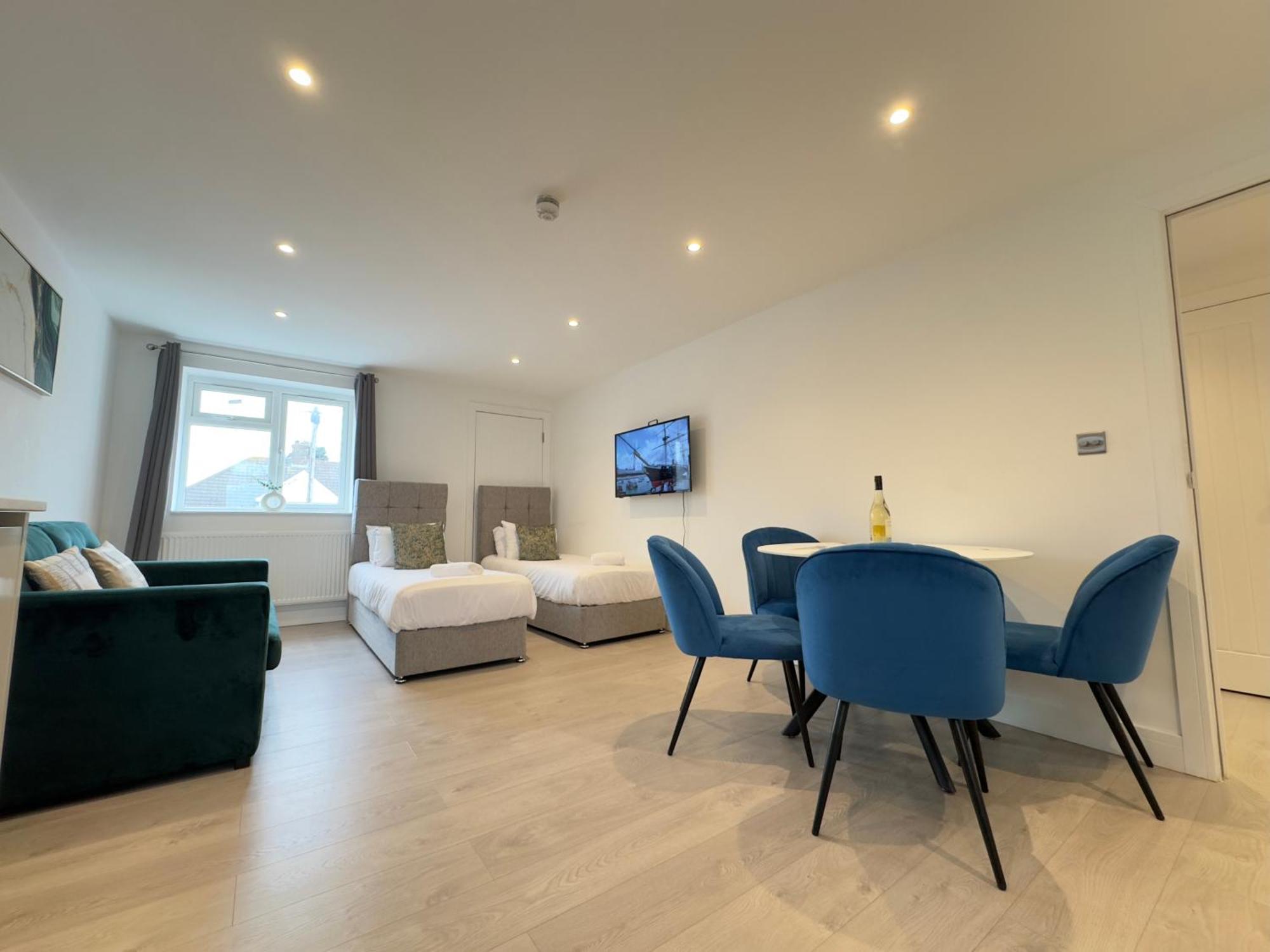 10 Min Drive To Airport - Free Parking - 15 Min Bus Ride - Ev Charge Available Apartman Stanwell Kültér fotó